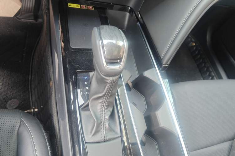 Used Toyota Camry 2024 Dual-Motor 2.0 HG Premium Edition Gear Lever