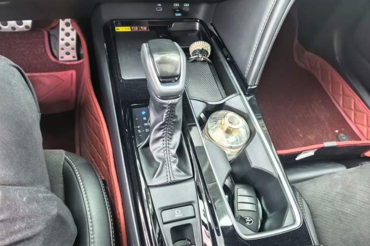 Used Toyota Camry 2024 Dual-Motor 2.0 HXS Sport Plus Edition Gear Lever