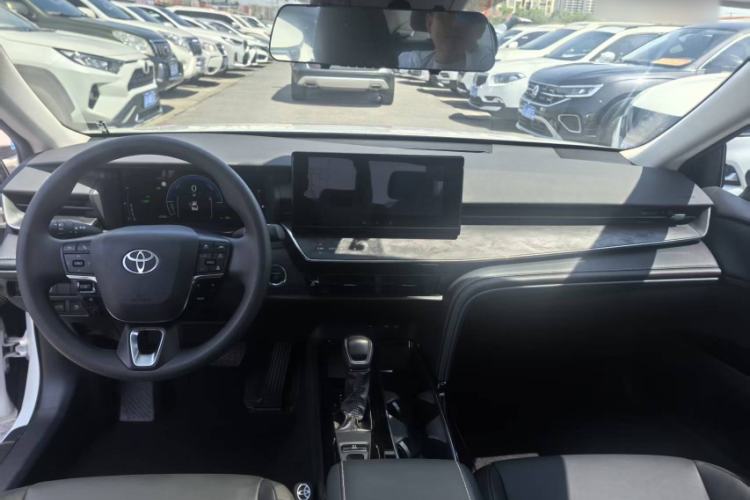 Used Toyota Camry 2024 Dual-Motor 2.0 HE Elite Edition Interior 1