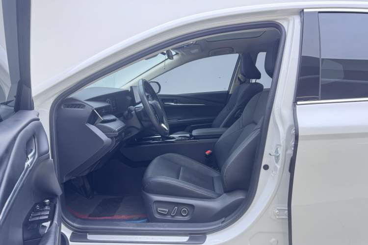 Used Toyota Camry 2024 Dual-Motor 2.0 HG Premium Edition Interior 1