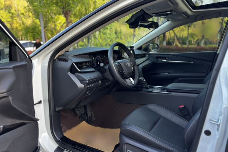 Used Toyota Camry 2024 2.0 GVP Luxury Edition Interior 2