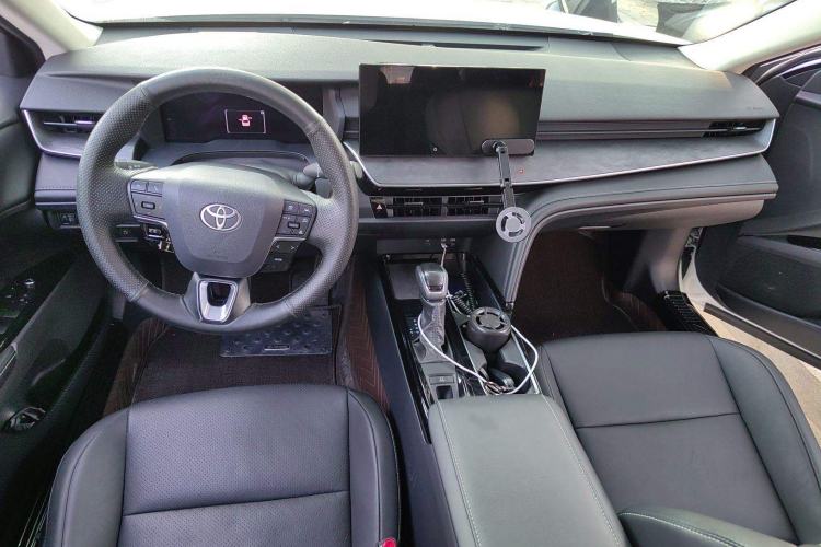 Used Toyota Camry 2024 Dual-Motor 2.0 HE Elite Edition Interior 2