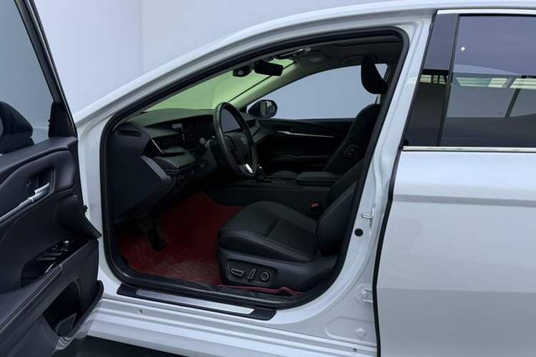 Used Toyota Camry 2024 Dual-Engine 2.5HG Prestige Edition Interior 3