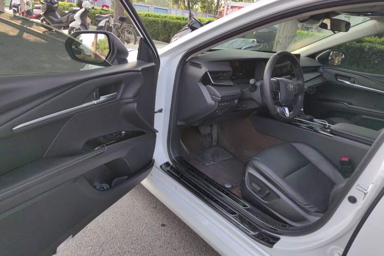 Used Toyota Camry 2024 Dual-Motor 2.0 HE Elite Edition Interior 3