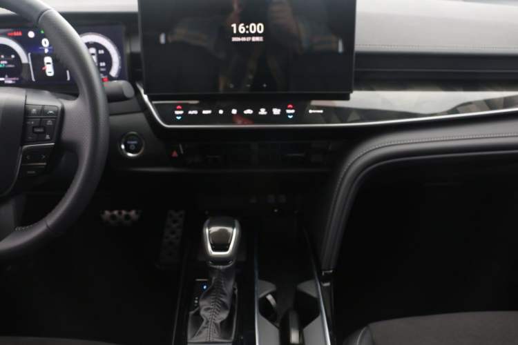 Used Toyota Camry 2024 Dual-Motor 2.0 HXS Sport Plus Edition Interior 3