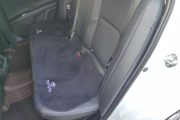 Used Toyota Camry 2024 Dual-Motor 2.0 HE Elite Edition Interior 4