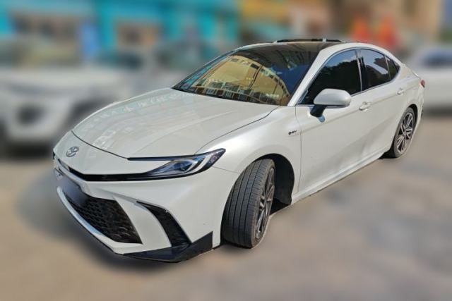 Toyota Camry 2024 Dual-Motor 2.0 HE Elite Edition usado