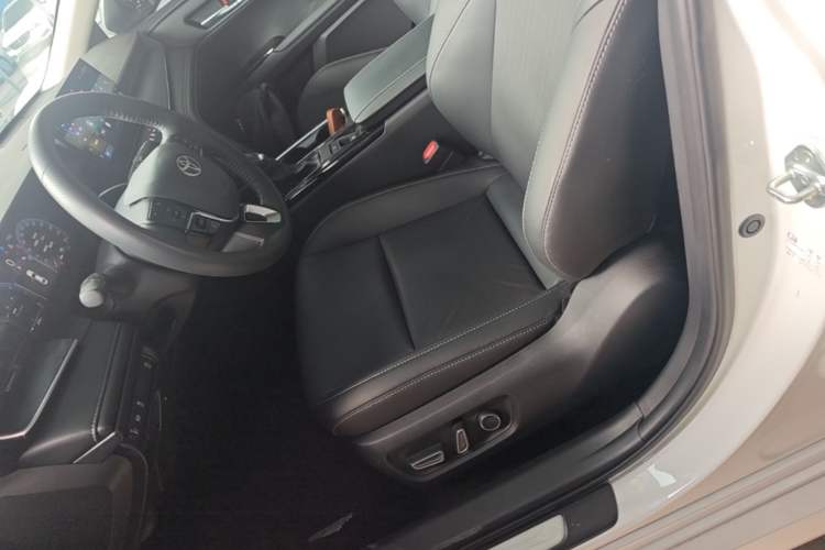 Used Toyota Camry 2024 2.0G Prestige Edition Left Front Seat