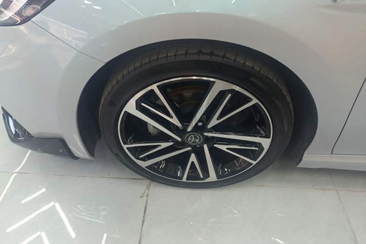 Used Toyota Camry 2024 Dual-Motor 2.0HS Sport Edition Left Front Wheel Hub