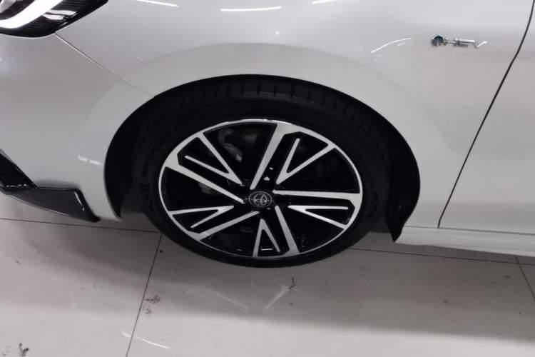 Used Toyota Camry 2024 Dual-Motor 2.0HS Sport Edition Left Front Wheel Hub