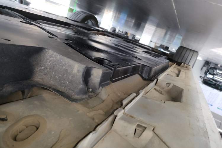Used Toyota Camry 2024 Dual-Motor 2.0HS Sport Edition Left Side Sill