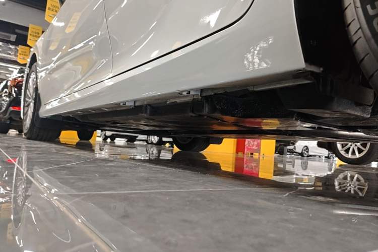 Used Toyota Camry 2024 Dual-Motor 2.0 HE Elite Edition Left Side Sill