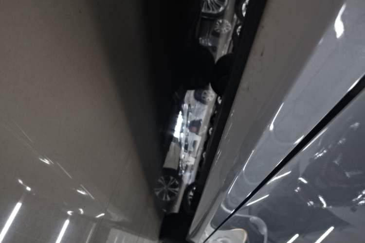 Used Toyota Camry 2024 Dual-Motor 2.0 HE Elite Edition Left Side Sill