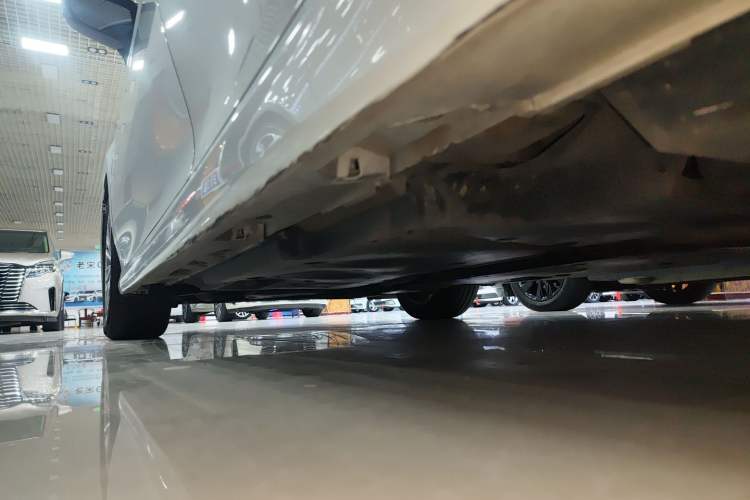 Used Toyota Camry 2024 Dual-Motor 2.0 HE Elite Edition Left Side Sill