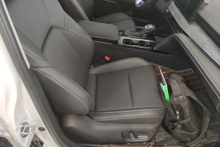 Used Toyota Camry 2024 Dual-Motor 2.0 HGVP Luxury Edition Right Front Seat