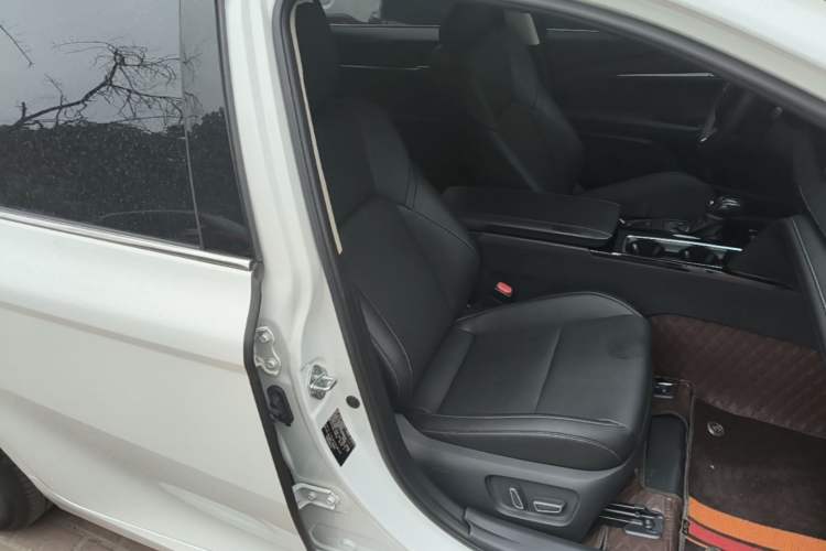 Used Toyota Camry 2024 2.0 GVP Luxury Edition Right Front Seat