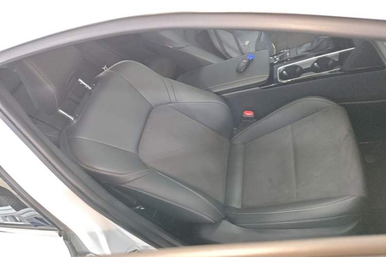 Used Toyota Camry 2024 Dual-Motor 2.0 HXS Sport Plus Edition Right Front Seat