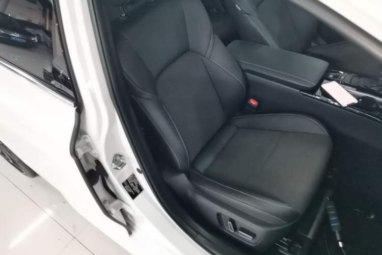 Used Toyota Camry 2024 Dual-Motor 2.0HS Sport Edition Right Front Seat