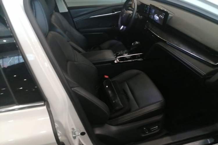 Used Toyota Camry 2024 Dual-Motor 2.0 HGVP Luxury Edition Right Front Seat