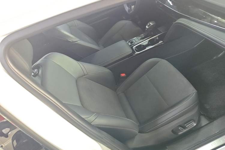 Used Toyota Camry 2024 Dual-Motor 2.0 HXS Sport Plus Edition Right Front Seat