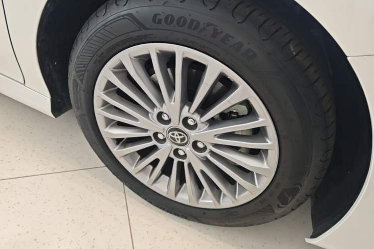 Used Toyota Camry 2024 2.0 GVP Luxury Edition Right Front Wheel Hub