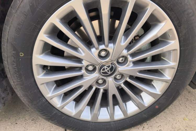 Used Toyota Camry 2024 2.0E Elite Edition Right Front Wheel Hub