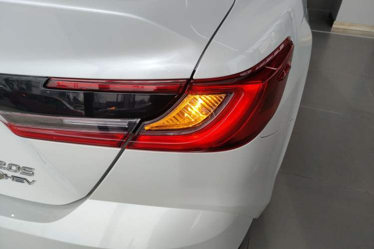 Used Toyota Camry 2024 Dual-Motor 2.0HS Sport Edition Right Rear Taillight