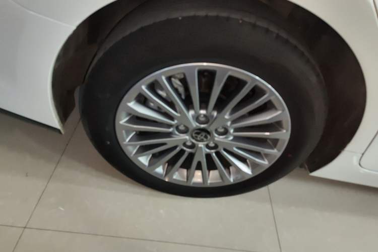 Used Toyota Camry 2024 Dual-Motor 2.0 HE Elite Edition Right Rear Wheel Hub