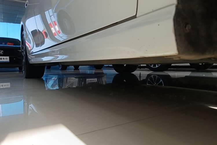 Used Toyota Camry 2024 Dual-Motor 2.0HS Sport Edition Right Side Sill