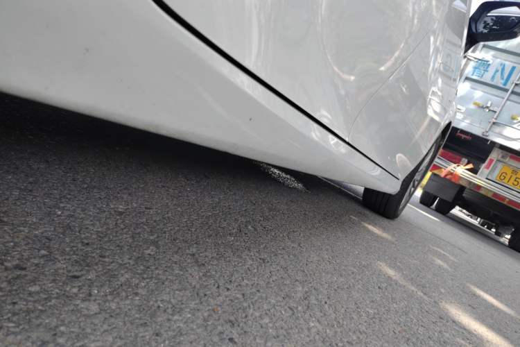 Used Toyota Camry 2024 Dual-Motor 2.0 HE Elite Edition Right Side Sill