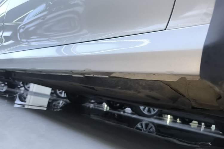 Used Toyota Camry 2024 Dual-Motor 2.0 HG Premium Edition Right Side Sill