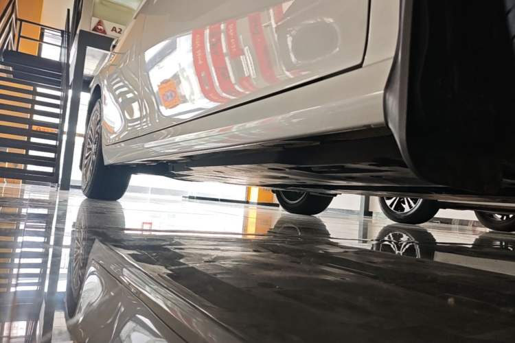 Used Toyota Camry 2024 Dual-Motor 2.0 HE Elite Edition Right Side Sill