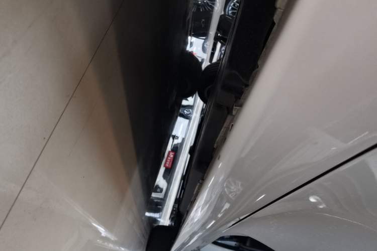 Used Toyota Camry 2024 Dual-Motor 2.0 HE Elite Edition Right Side Sill