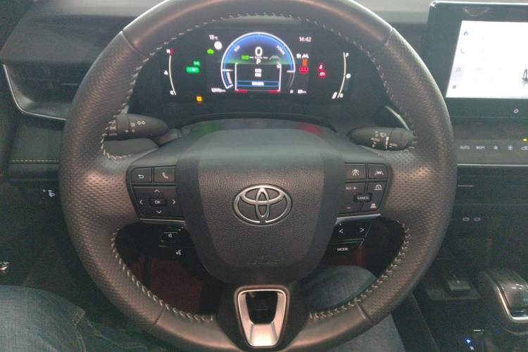 Used Toyota Camry 2024 Dual-Motor 2.0 HGVP Luxury Edition Steering Wheel