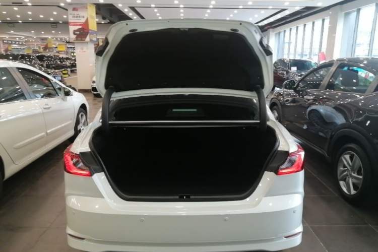 Used Toyota Camry 2024 Dual-Motor 2.0 HGVP Luxury Edition Trunk
