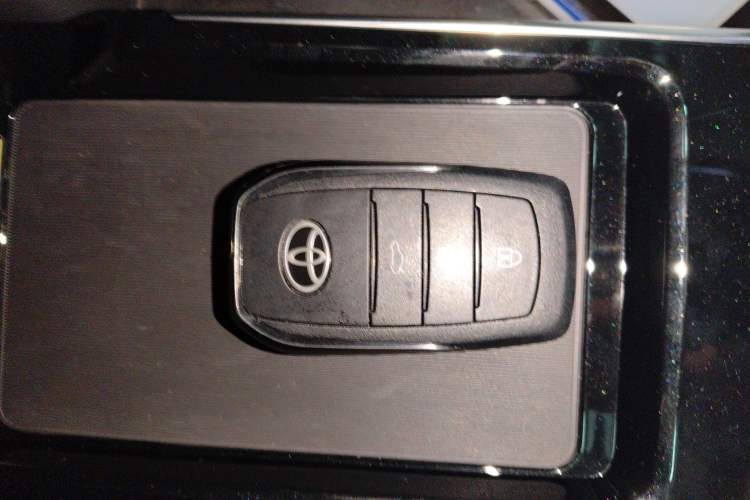 Used Toyota Camry 2024 Dual-Motor 2.0 HGVP Luxury Edition Vehicle Key