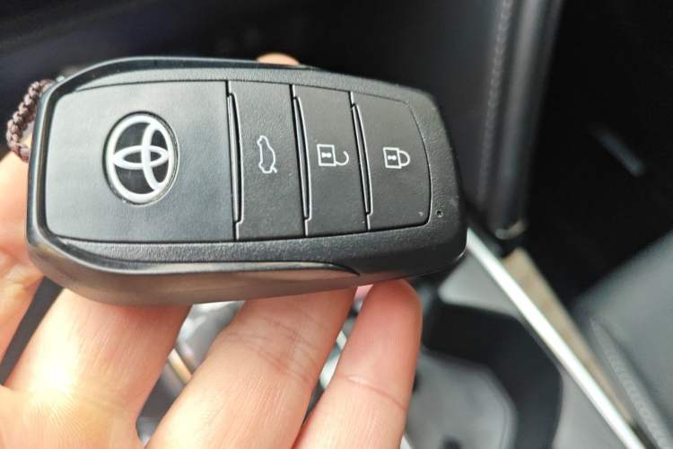 Used Toyota Camry 2024 Dual-Motor 2.0 HGVP Luxury Edition Vehicle Key
