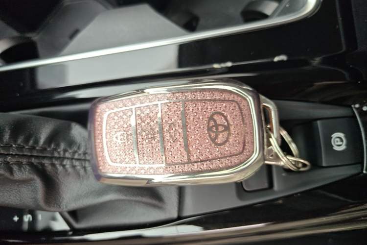 Used Toyota Camry 2024 Dual-Motor 2.0 HGVP Luxury Edition Vehicle Key