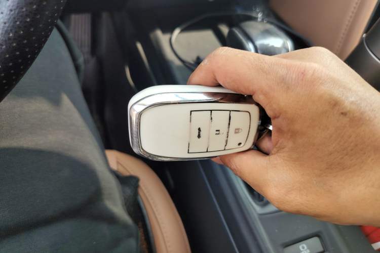 Used Toyota Camry 2024 Dual-Motor 2.0 HGVP Luxury Edition Vehicle Key