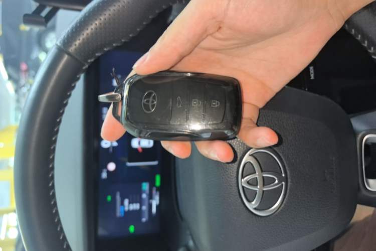Used Toyota Camry 2024 Dual-Motor 2.0 HG Premium Edition Vehicle Key