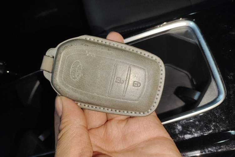 Used Toyota Camry 2024 Dual-Motor 2.0 HG Premium Edition Vehicle Key