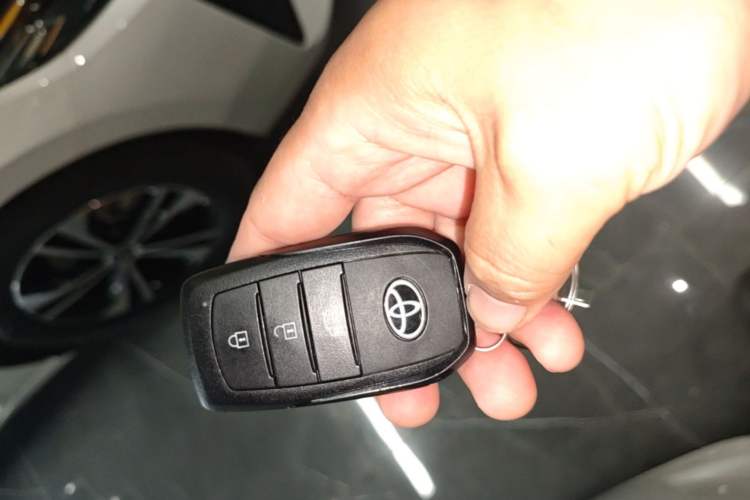 Used Toyota Camry 2024 Dual-Motor 2.0 HE Elite Edition Vehicle Key