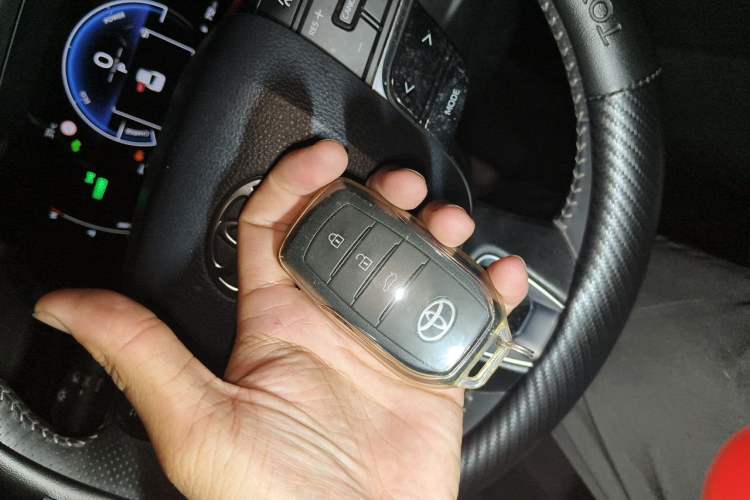 Used Toyota Camry 2024 Dual-Motor 2.0 HGVP Luxury Edition Vehicle Key