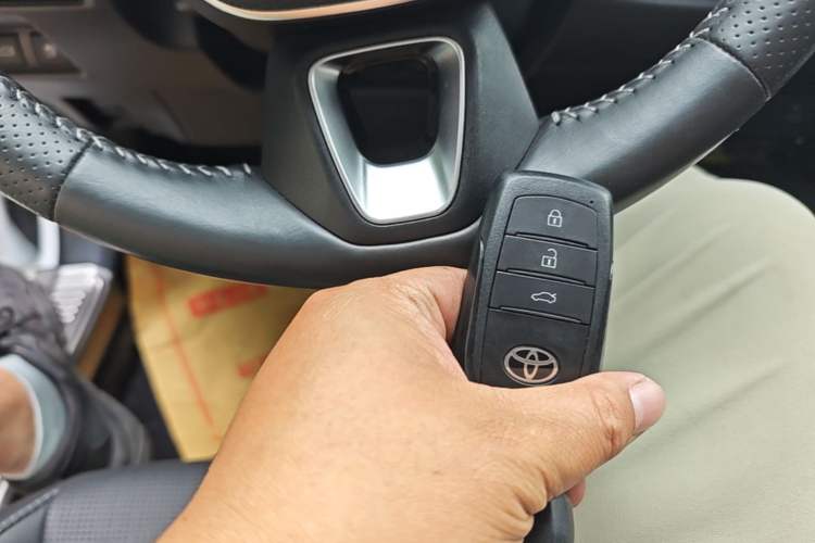 Used Toyota Camry 2024 Dual-Motor 2.0 HG Premium Edition Vehicle Key