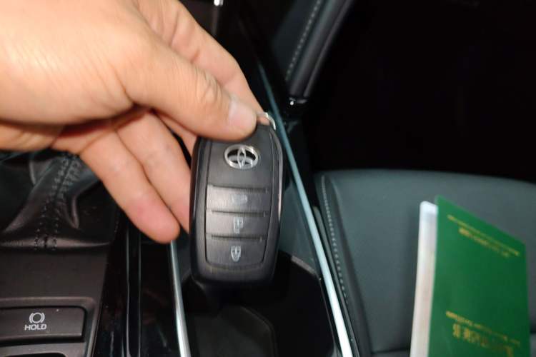 Used Toyota Camry 2024 Dual-Motor 2.0 HGVP Luxury Edition Vehicle Key