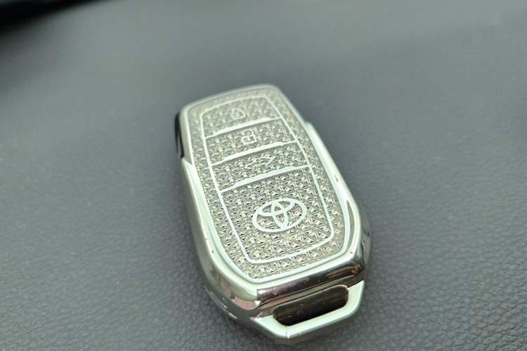 Used Toyota Camry 2024 Dual-Motor 2.0 HGVP Luxury Edition Vehicle Key