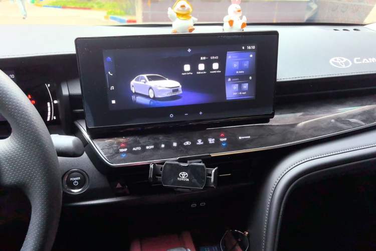 Used Toyota Camry 2025 Dual-Motor 2.0 HG Guanghui Edition Audio And AC Panel
