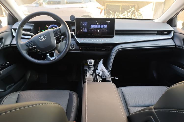Used Toyota Camry 2025 Dual-Motor 2.0 HG Guanghui Edition Center Console