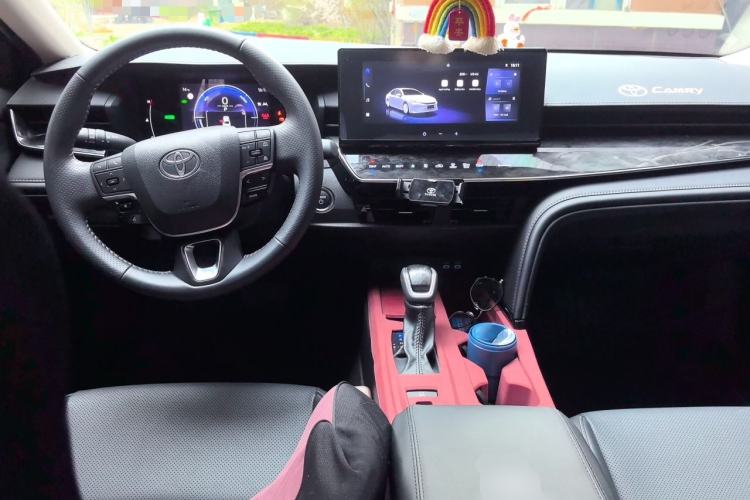 Used Toyota Camry 2025 Dual-Motor 2.0 HG Guanghui Edition Center Console