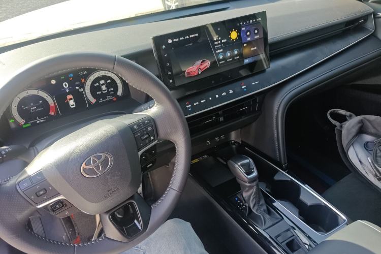 Used Toyota Camry 2025 Dual-Motor 2.0 HG Guanghui Edition Center Console